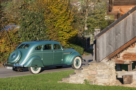 Chrysler Airflow C1 (1935) - relativ kleine Fensterflächen im Stil der Zeit