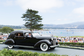 Chrysler Imperial C-15 LeBaron Town Car (1937) - Klassensieger am Concours d'Elégance Pebble Beach 2014