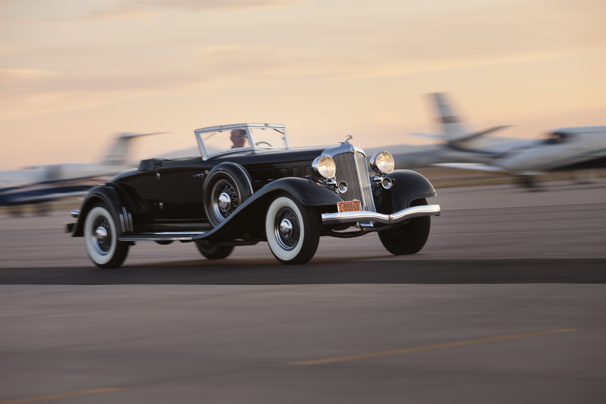 Chrysler Imperial CL Convertible Roadster by by LeBaron (1933) - von RM Auctions in Arizona am 18. Januar 2013 angeboten