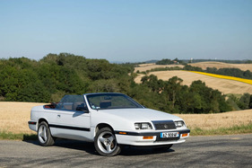 Chrysler Le Baron 2.5 Turbo EFI (1989) - Lot 239 an der Artcurial „Automobiles sur les Champs" Versteigerung 2024