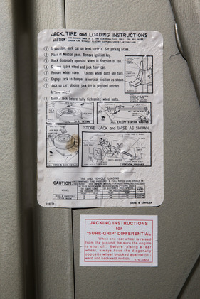 Chrysler New Yorker (1966) - Instruktionen für den Radwechsel