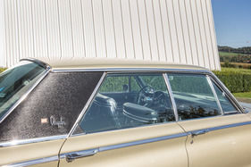 Chrysler New Yorker (1966) - die Rahmen kommen mit dem Fenster hoch