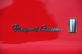 Chrysler Newport Custom (1967) - Schriftzug - Albisgütli Classic Cars & Bikes August 2022