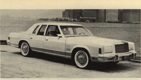 Chrysler Newport — New Yorker 3,7-Liter-6-Zyl. - 110 HP (netto) 1 Doppelvergaser (1979)