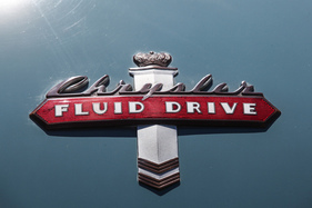 Chrysler Royal Coupe (1941) - Typenschild fast wie eine Diner-Beschriftung - Autohalle Sunday Classics Juni 2022