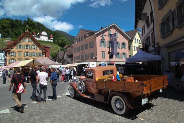 Chrysler Six (1930) - als Lastwägeli auf dem Dorfplatz von Sarnen - Oldtimer in Obwalden (O-iO) 2019