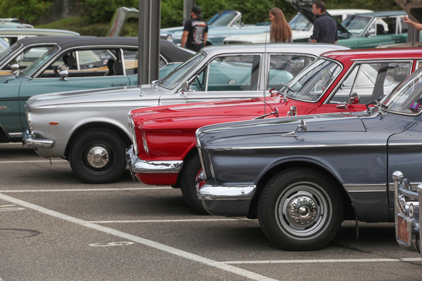 Chrysler Valiant in Reih' und Glied - AMAG Classic Day 2022