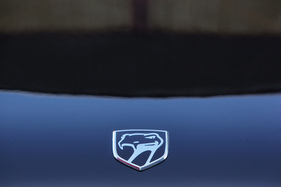 Chrysler Viper RT/10 (1995) - Viper-Zeichen auf dem Bug