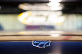 Chrysler Viper RT/10 (1995) - Viper-Zeichen auf dem Heck