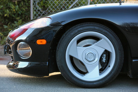 Chrysler Viper RT/10 (1995) - auch vorne immerhin 275er-Reifen auf 17-Zoll-Rädern