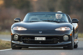 Chrysler Viper RT/10 (1995) - auf kleineren Landstrassen füllt der Wagen die eine Hälfte gut aus