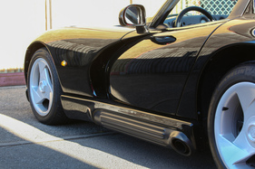 Chrysler Viper RT/10 (1995) - je eine Zylinderbank lenkt ihre Abgase in die beiden seitlichen Auspuffe