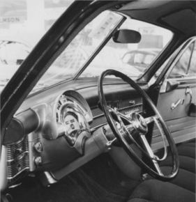 Chrysler Windsor (1950) - mit Gummi-Schutzleiste und zusammengefassten Instrumenten - Genfer Autosalon 1950