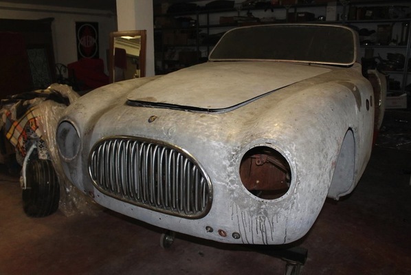 Bild: Cisitalia 202 Cabriolet (1951) - angeboten als Lot 387 an der Versteigerung "Les Grandes Marques du Monde au Grand Palais" von Bonhams am 6. Februar 2014