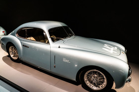 Bild Cisitalia 202 SC Berlinetta (1948) - in der Ausstellung "PS:. Ich liebe Dich. Sportwagen-Design der 1950er - 1970er Jahre"