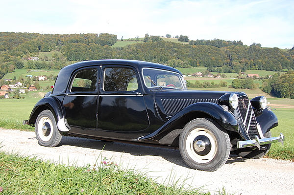 Citroën 11 B (1956) - angeboten als Lot 41 an der Versteigerung der Oldtimer Galerie Toffen vom 1. Dezember 2012