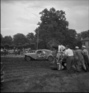 Citroën 11 Légère - Ein Citroën Légère passiert den liegenden LaSalle bei einem Stockcar-Rennen in den Fünfzigerjahren