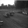 Citroën 11 - ein Citroën Légère fährt bei einem 50er-Jahre-Stockcar-Rennen gegen gegen eine Meute Amerikanerwagen