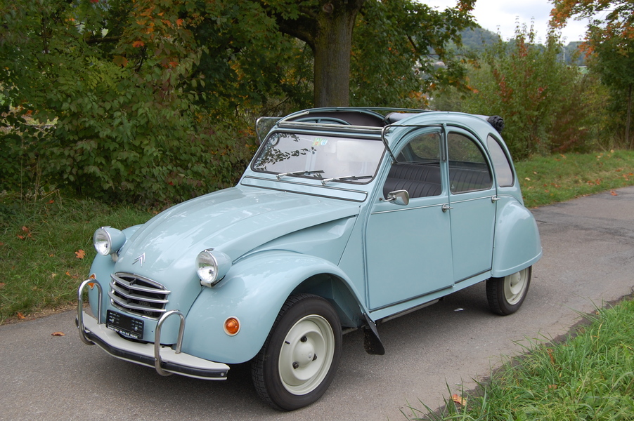 Citroën 2 CV 4 (1970) - angeboten als Lot 43 an der Versteigerung der Oldtimer Galerie Toffen vom 1. Dezember 2012