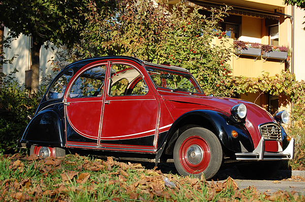 Der Citroën 2 CV Charleston von 1983 wurde für CHF 7'000 ohne Vorbehalt zugeschlagen