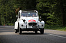 Citroën 2CV (1970) - eine Ziege ist nicht dabei, aber der Wagen passt perfekt auf die französische Landstrasse - RAID Suisse-Paris 2012 (© Bruno von Rotz, 2012) Citroën 2CV (1970) - eine Ziege ist nicht dabei, aber der Wagen passt perfekt auf die französische Landstrasse - RAID Suisse-Paris 2012 (© Bruno von Rotz, 2012)