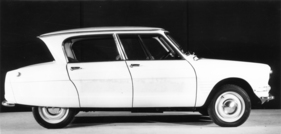 Citroën Ami 6 (1961) - das Seitenprofil zeigt die auffällige Dachkonstruktion