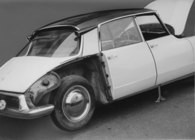 Citroën DS 19 (1956) - Zum Wechseln des Hinterrades kann der Kotflügel abgenommen werden