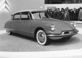 Citroën DS 19 (1956) - die neue Limousine bei der Vorstellung am Pariser Salon im Oktober 1955