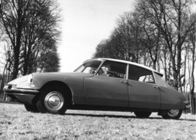 Citroën DS 19 (1957) - eine völlig ungewohnte Silhouette zu jener Zeit