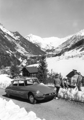 Citroën DS 19 (1957) - man stellte gerne auch ihre guten Fähigkeiten im Winter hervor Citroën DS 19 (1957) - man stellte gerne auch ihre guten Fähigkeiten im Winter hervor