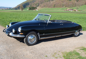 Citroën DS 19 Cabriolet (1964) - das überaus rare DS Cabriolet war mit einem Schätzpreis von 175'000 bis 185'000 eines der teuersten Fahrzeuge der Auktion in Toffen Ende April 2011 Citroën DS 19 Cabriolet (1964) - das überaus rare DS Cabriolet war mit einem Schätzpreis von 175'000 bis 185'000 eines der teuersten Fahrzeuge der Auktion in Toffen Ende April 2011