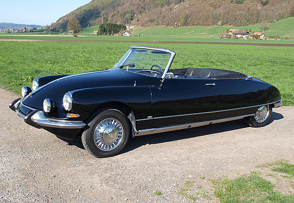 Citroën DS 19 Cabriolet (1964) - das überaus rare DS Cabriolet war mit einem Schätzpreis von 175'000 bis 185'000 eines der teuersten Fahrzeuge der Auktion in Toffen Ende April 2011