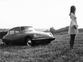 Citroën DS (1971) - die markanten Schwenkscheinwerfer sind hier gut sichtbar