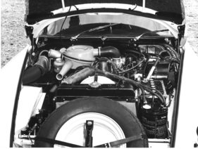 Citroën DS 21 (1966) – Blick in den Motorraum, in dem vom neuen Motor allerdings wenig zu sehen ist