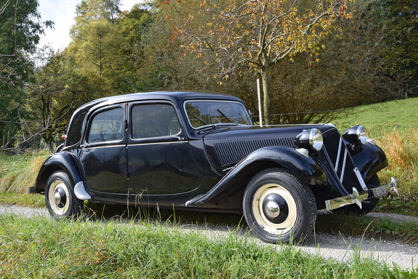 Image: Citroën 11 B (1956) - offered at the auction of the Oldtimer Gallery in Toffen on November 29, 2014