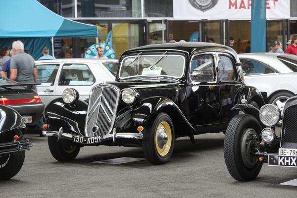Citroën 11 BL (1950) - im Schatten der Arena - Old Wheels Biel-Bienne 2025