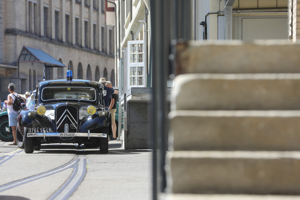 Citroën 11 CV (1952) - im Polizei-Look, bereit zur Abfahrt - Older Classics August 2024