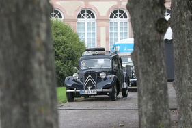 Citroën 11 CV Normale (1952) - war so fahrsicher, dass ihn die Gangster gerne in Verfolgungsfahrten nutzten - 18. ASC-Classic-Gala Schwetzingen 2022