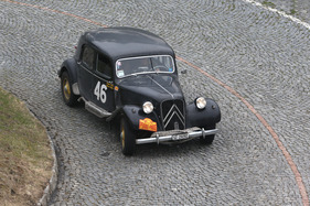 Citroen 11B (1955) - an der Rallye Peking-Paris 2013 - Sonderprüfung Tremola Tag 31