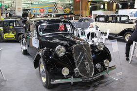 Citroën 15/6 Traction (1949) - mit Sechszylindermotor und 2867 cm3 - auf dem Citroën-Stand - Rétromobile Paris 2022