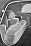 Citroën 15-Six (1939) – Rücksitzbank mit opulenter Polsterung und klappbarer Mittelarmlehne