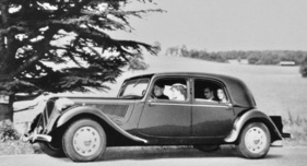 Citroën 15-Six (1939) – Vorkriegsmodell mit den "Pilote"-Rädern von Michelin
