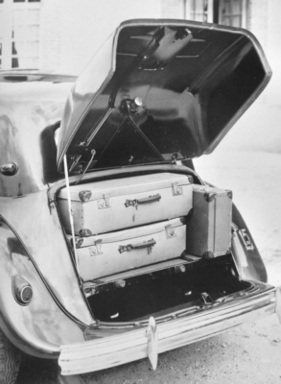 Citroën 15-Six D (1952) – Unter dem neuen Kofferraumdeckel ist mehr Platz als zuvor, aber immer noch nicht wirklich viel