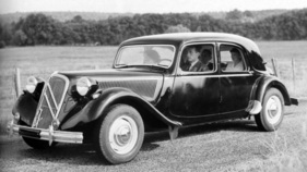 Citroën 15-Six H (1954) – mit hydropneumatisch gefederter Hinterachse Citroën 15-Six H (1954) – mit hydropneumatisch gefederter Hinterachse