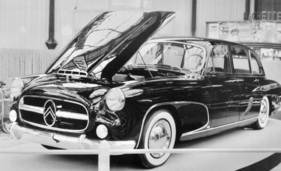 Citroën 15-Six H Présidentielle Franay (1955) – Staatslimousine nach dem Entwurf von Philippe Charbonneaux am Pariser Salon 1955
