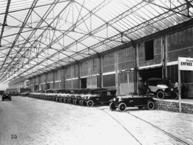 Citroën (1925) - vor der Fabrik