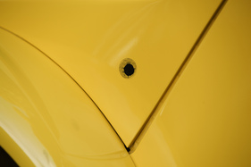 Citroën 2 CV 007 (1981) - aus der Nähe sieht man, dass die Löcher geklebt sind