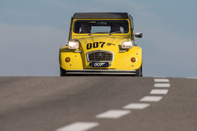 Citroën 2 CV 007 (1981) - die Enge der Kabine lässt sich von aussen erahnen