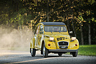 Citroën 2 CV 007 (1981) - man kann die Filmmusik fast hören zu diesem Bild