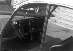 Citroen 2 CV (1948) - Blick auf das Interieur des Vorserienmodelles - gezeigt am Pariser Automobilsalon von 1948